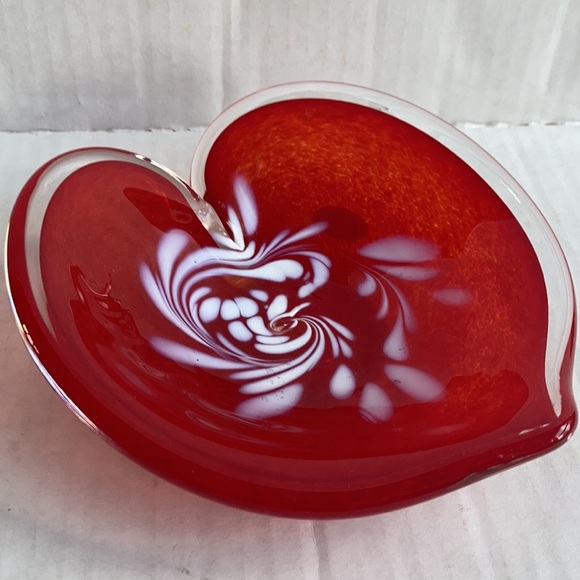 Glass Eye USA red heart shaped art glass candy dish Valentine's Day - Picture 4 of 10